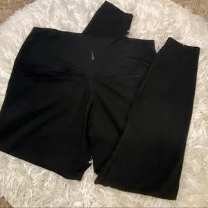 Nike| High Waisted 7/8 Yoga Leggings